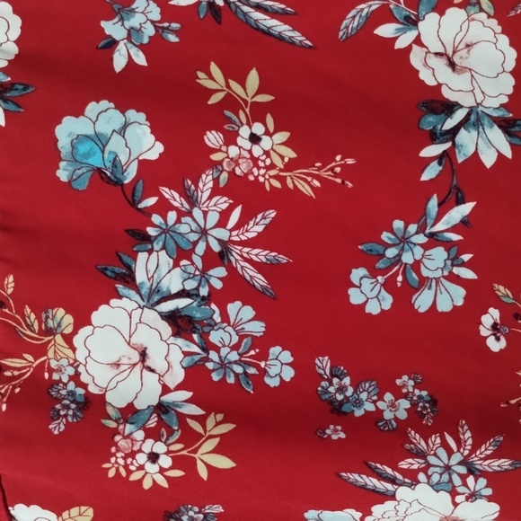 Red blouse with flowers and tie detail on shoulder size medium Pink Republic - Picture 4 of 5